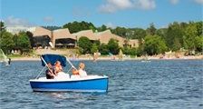 Elektrische boot in Center Parcs Bispinger Heide