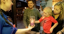 Wax hands in Sunparks Oostduinkerke aan zee